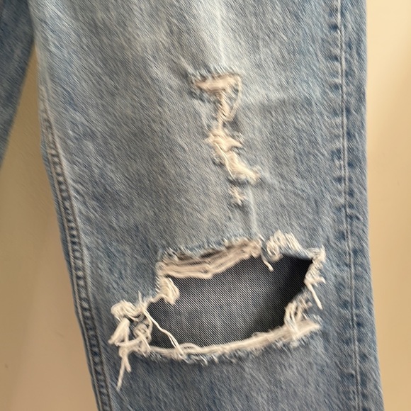 Aritzia Denim Forum - The BF High Rise Loose - Light Wash - L28 W29 - Picture 6 of 16